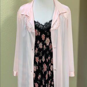 Vanity fair vintage nylon 3/4 sleeve robe